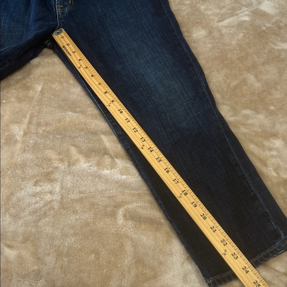 GAP dark wash girlfriend mid rise jeans- womens Size 6 petite
Casual classic - Picture 10 of 14